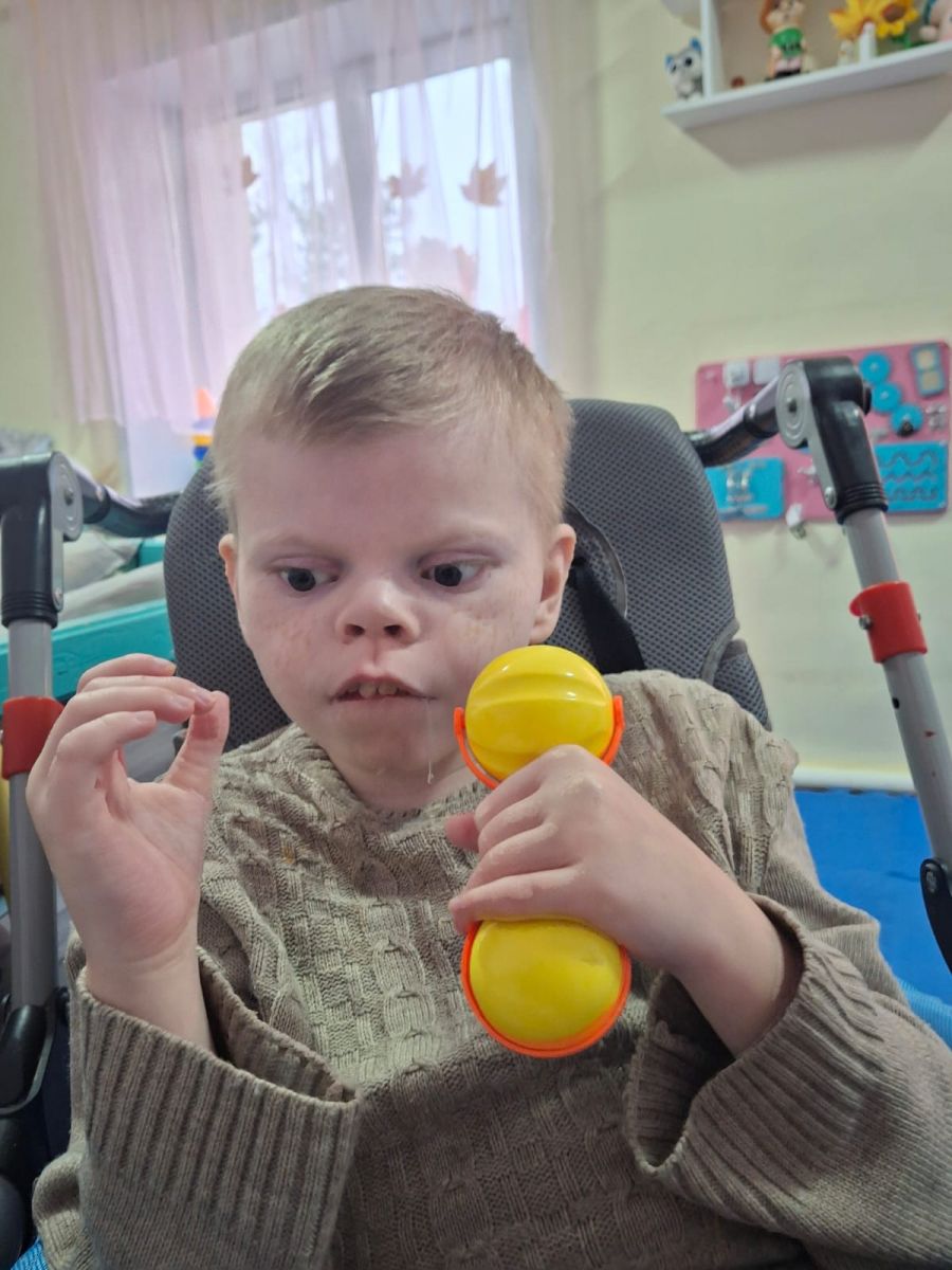 Коррекционно-развивающее занятие «Игра с погремушками»